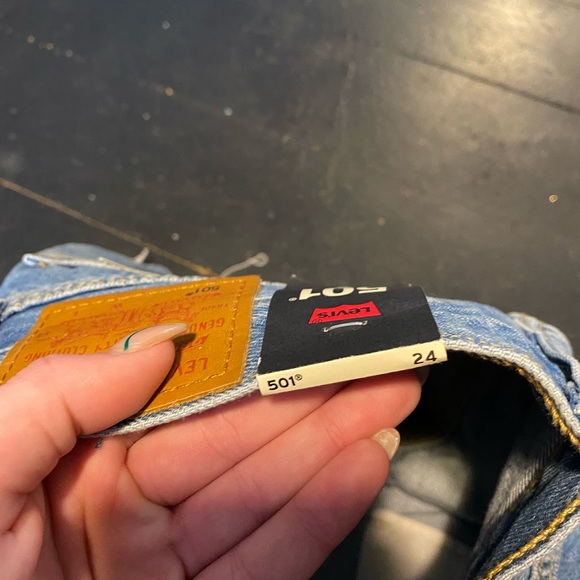 Levi’s jean shorts - Picture 3 of 3